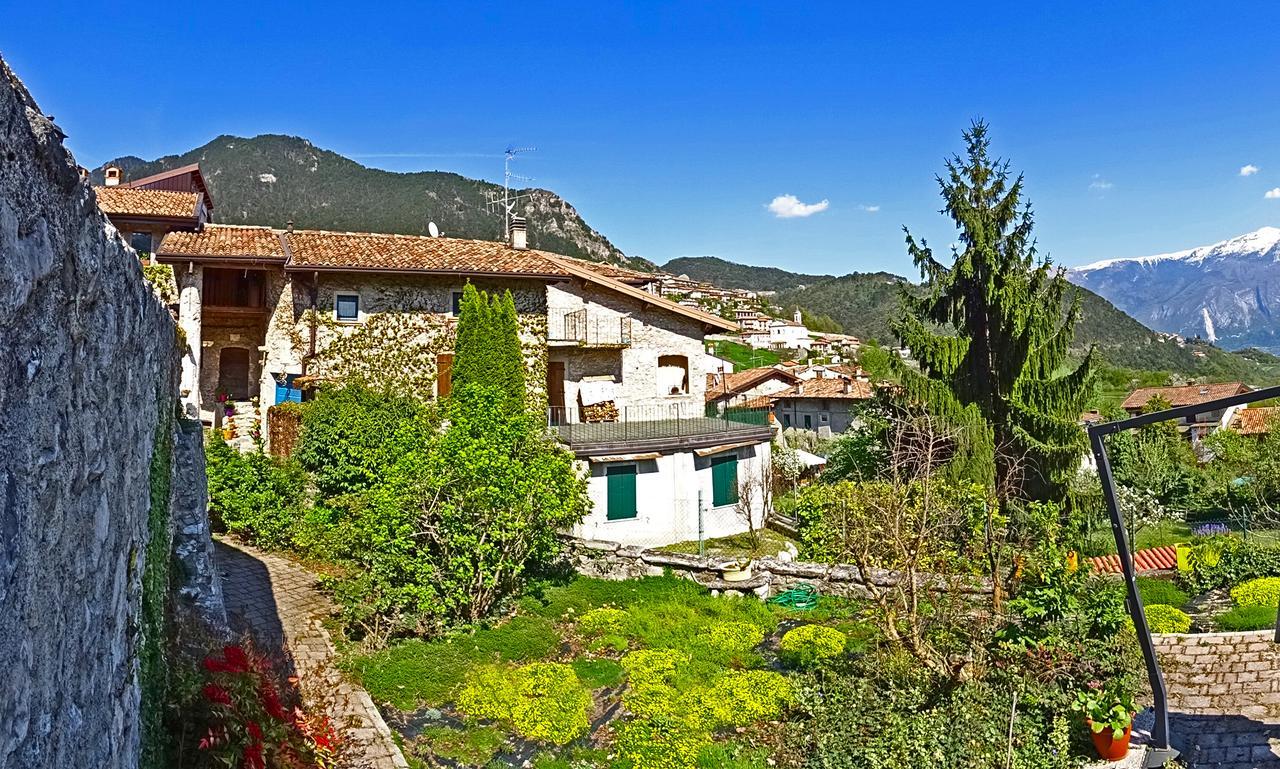 Ferienwohnung Rustico Colonna House By Gardadomusmea Vesio Exterior foto